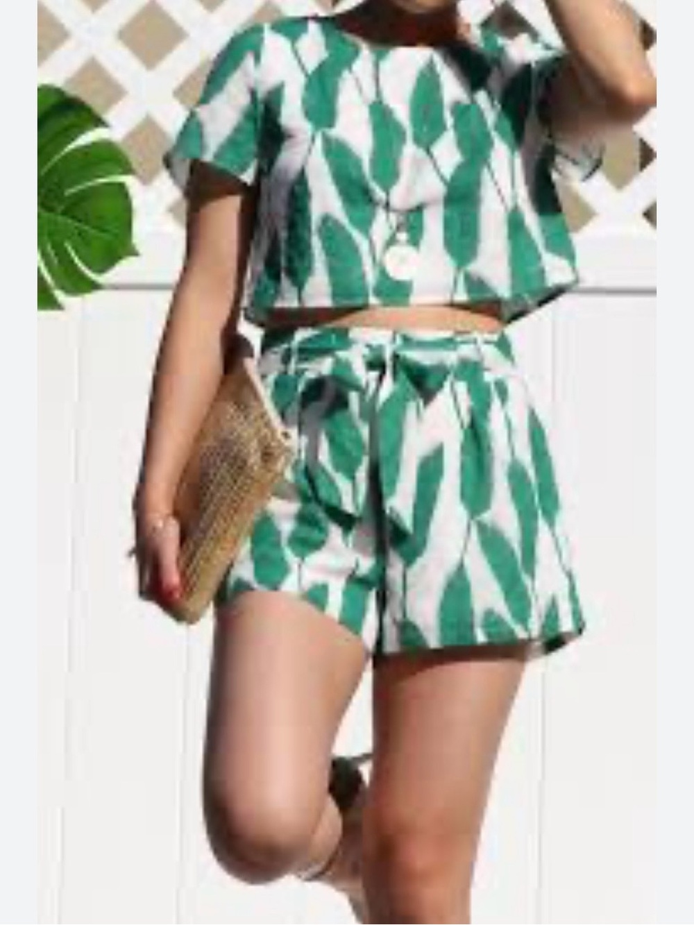 Green Leaf Print Women’s Tie-Waist Shorts- size large